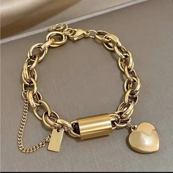 New Chunky Gold Heart Lock Charm Bracelet - Adjustable Gold Chain Bracelet - Picture 1 of 7